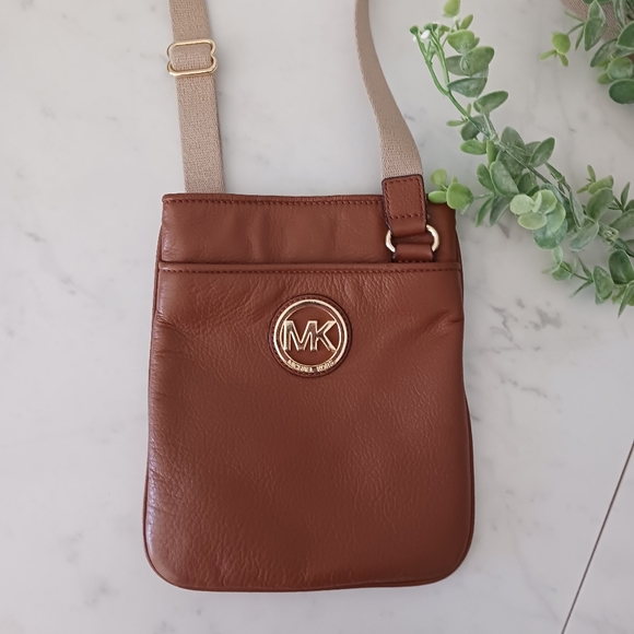 Michael Kors Fulton Swing Pack Crossbody - Picture 1 of 16